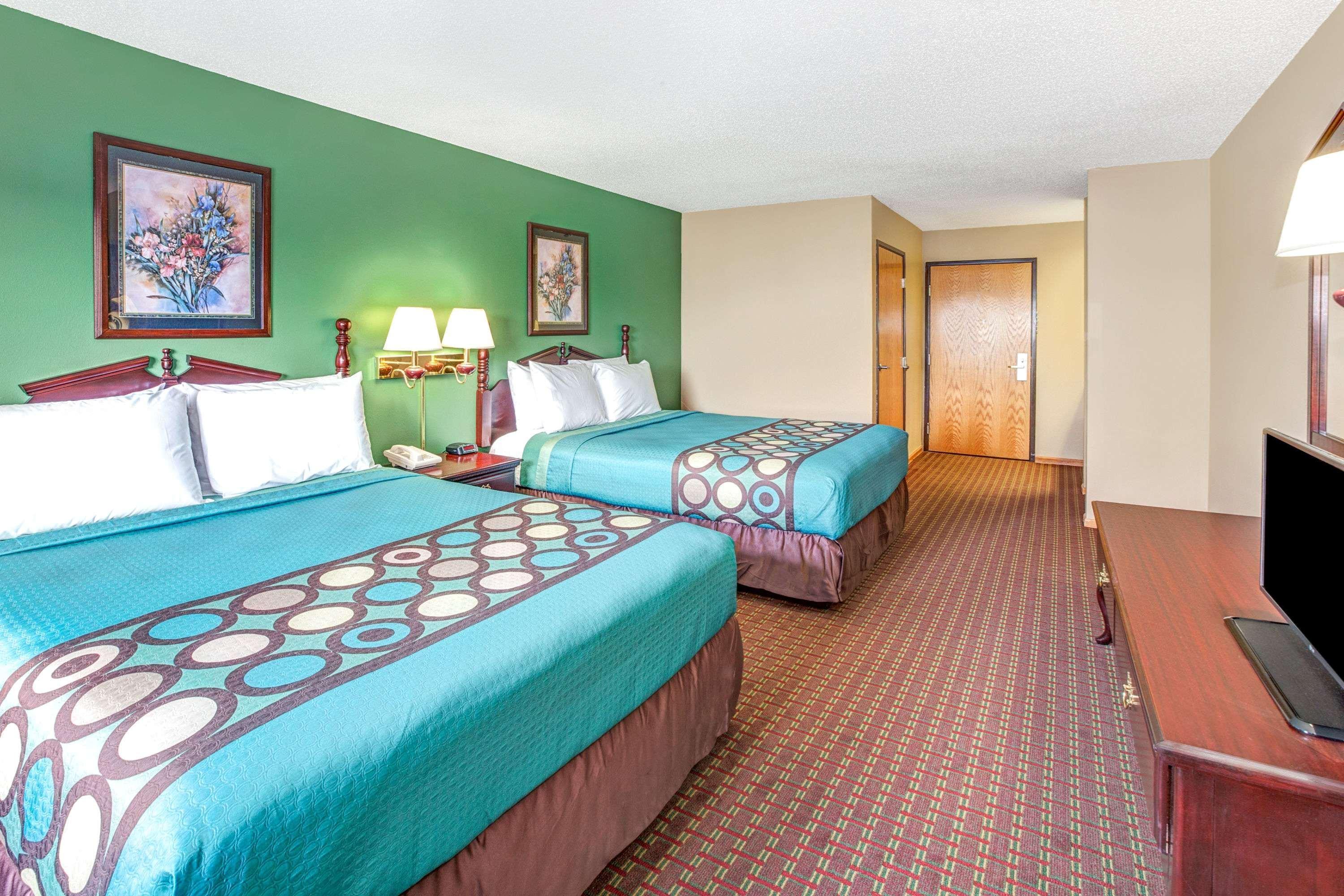 Super 8 By Wyndham Mchenry Fox Lake Area Extérieur photo