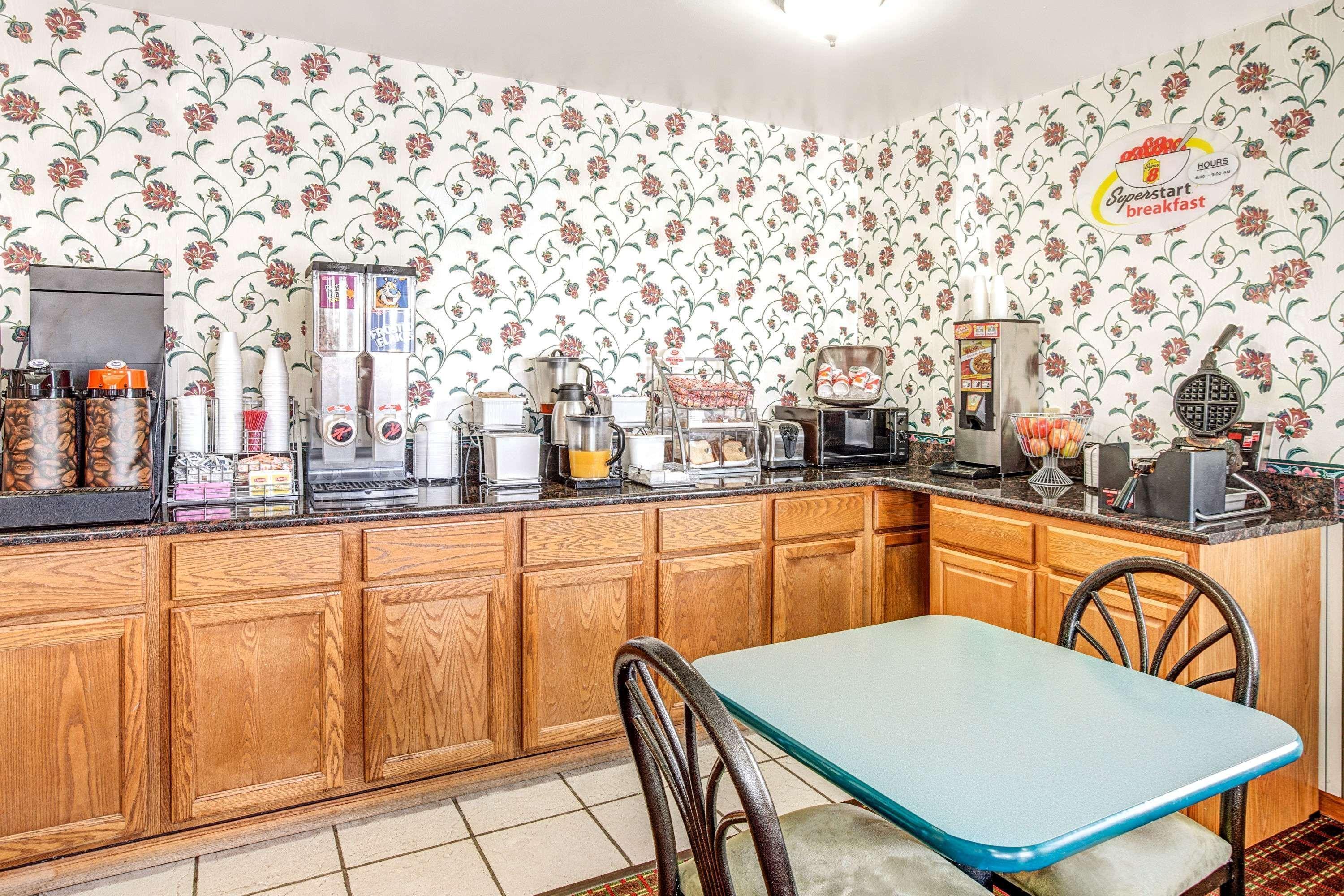 Super 8 By Wyndham Mchenry Fox Lake Area Extérieur photo