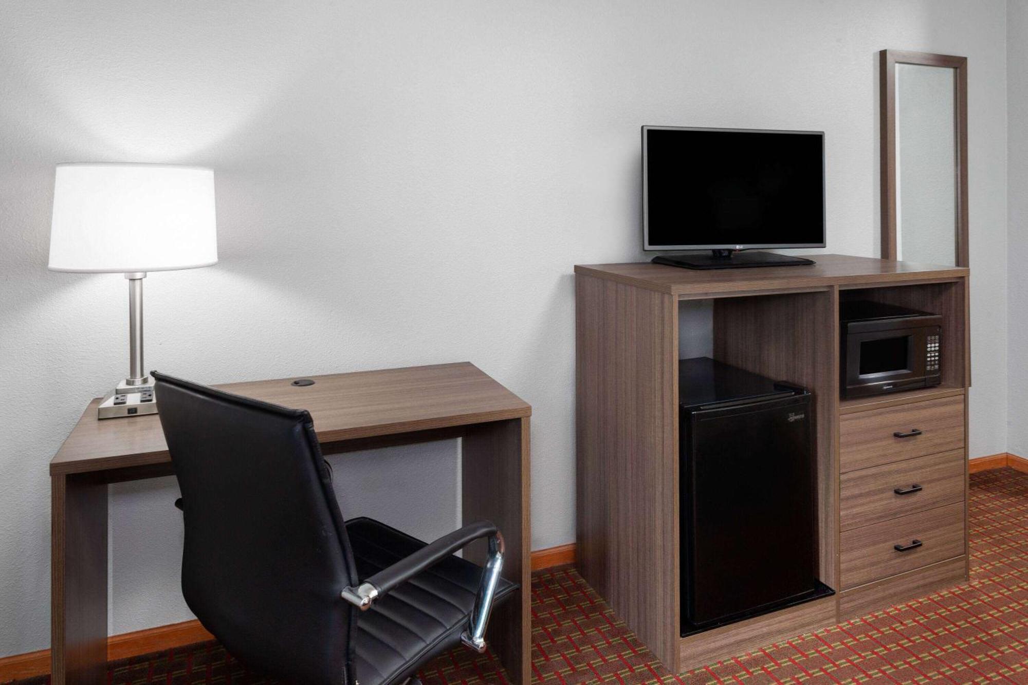 Super 8 By Wyndham Mchenry Fox Lake Area Extérieur photo